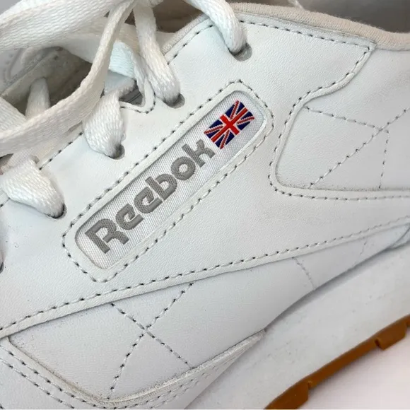 Reebok Classic Leather White Lace Up Sneaker Gum Sole Women's US 9 EU 40