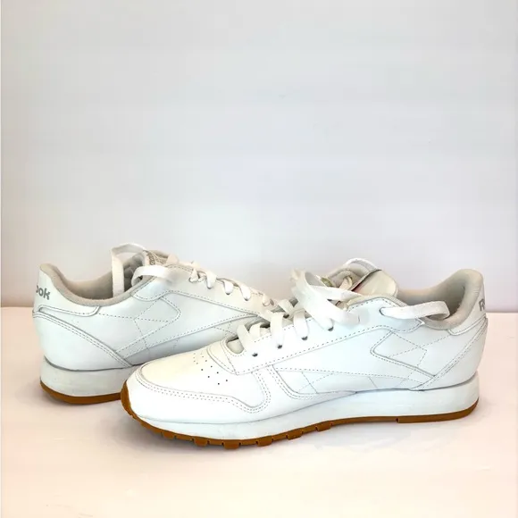 Reebok Classic Leather White Lace Up Sneaker Gum Sole Women's US 9 EU 40