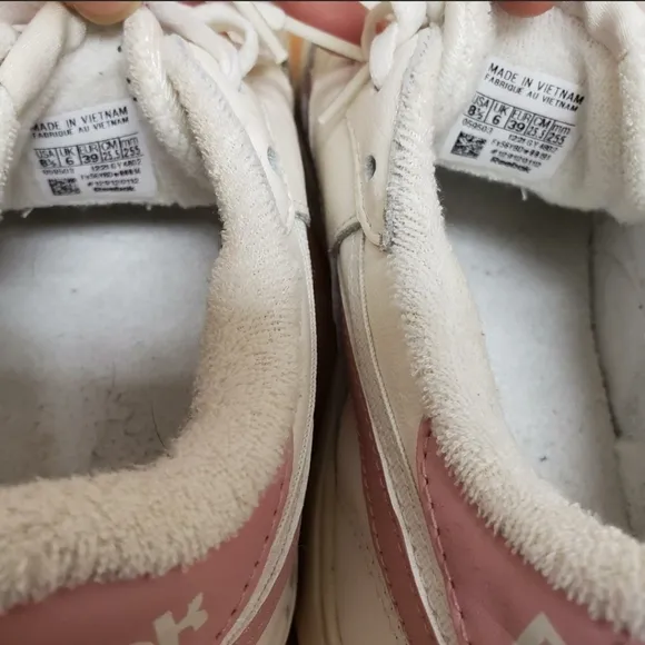 REEBOK Club C Classic White and Baby Pink Women's Size 8.5 Shoes