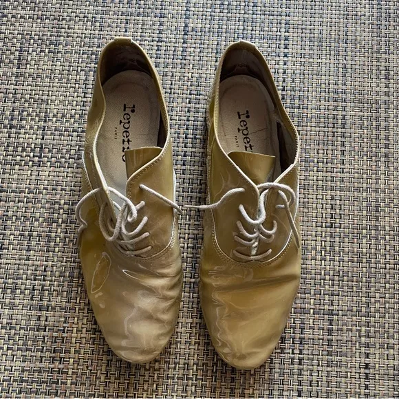 Repetto Paris Beige Patent Lace-Up Oxford Shoes