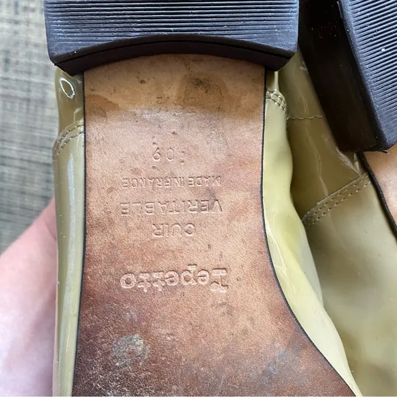 Repetto Paris Beige Patent Lace-Up Oxford Shoes