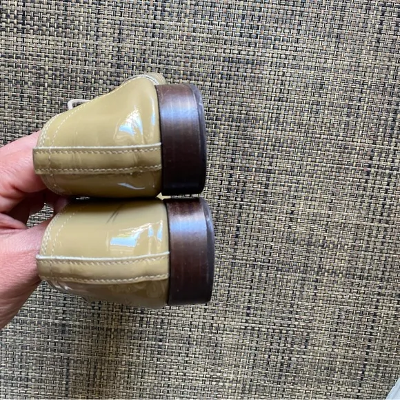 Repetto Paris Beige Patent Lace-Up Oxford Shoes