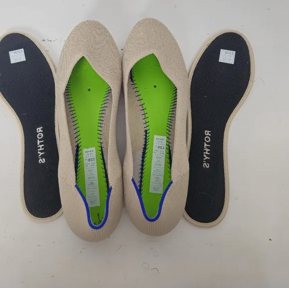Rothys Round Toe Turtle Shell Flats Cream Size 10.5