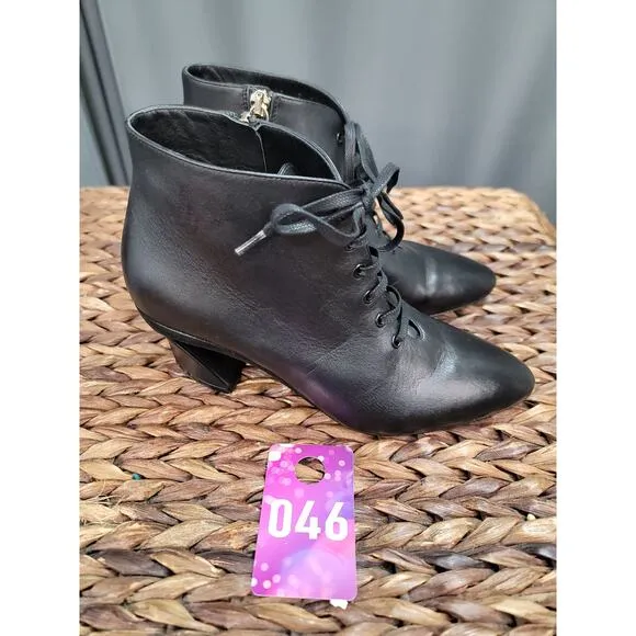 Salvatore Ferragamo Antila Ankle Boots Women's 7 Black Leather Lace Up Booties