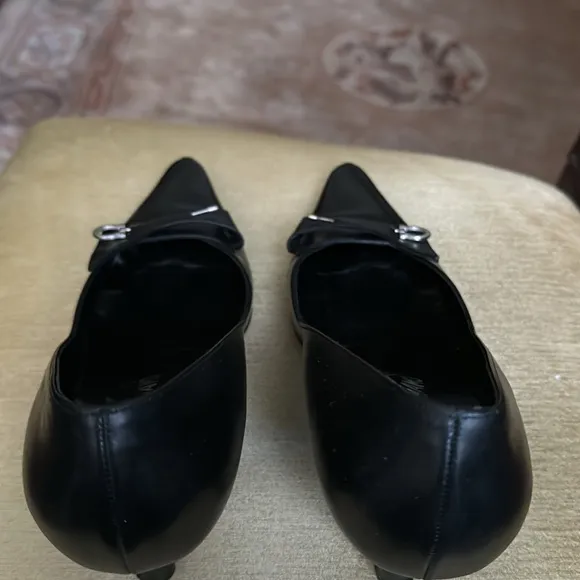 Salvatore Ferragamo Black Leather Pumps Shoes Logo Pin Size 10