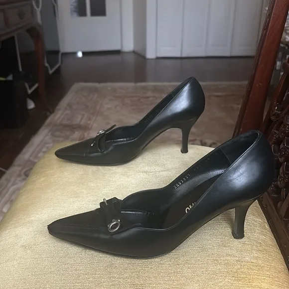 Salvatore Ferragamo Black Leather Pumps Shoes Logo Pin Size 10