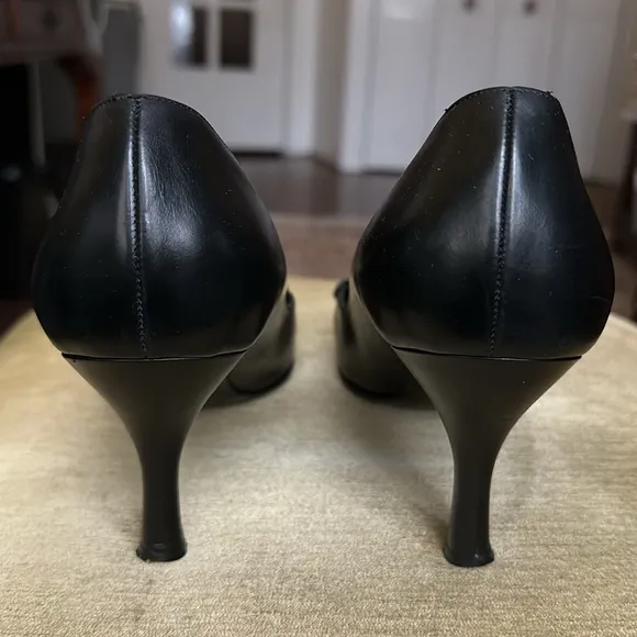 Salvatore Ferragamo Black Leather Pumps Shoes Logo Pin Size 10