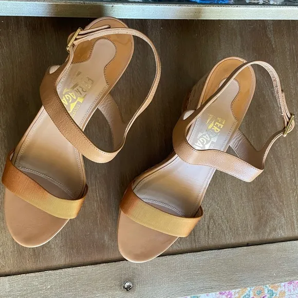 🔥Salvatore Ferragamo Mollie Chain Cork Wedges Size 10🔥