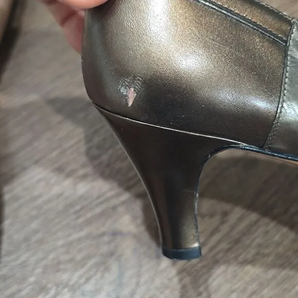 Salvatore Ferragamo two-toned shoes size 8B