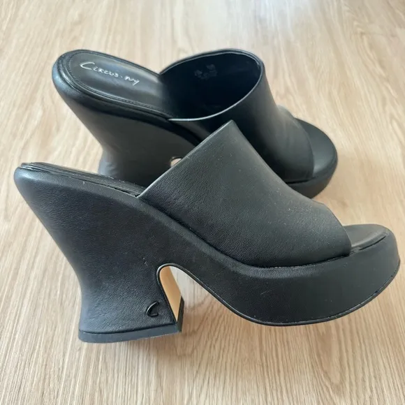 Sam Edelman chucnky heel wedge style sandals nwot