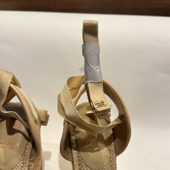 Sam Edelman NWT Vaughn Open Toe Wedges in a Tan color.
