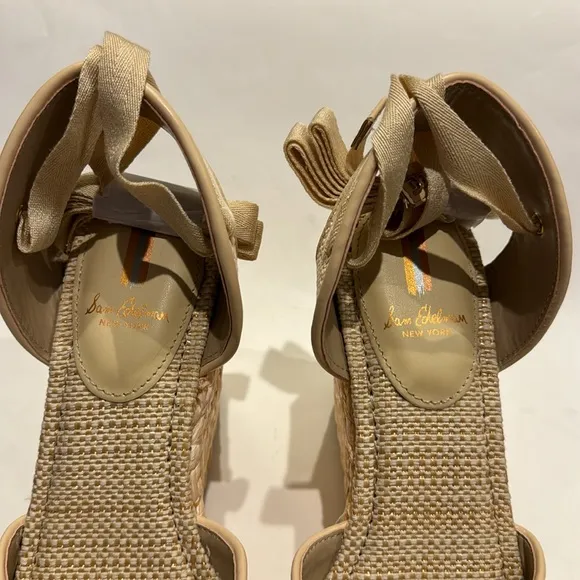 Sam Edelman NWT Vaughn Open Toe Wedges in a Tan color.