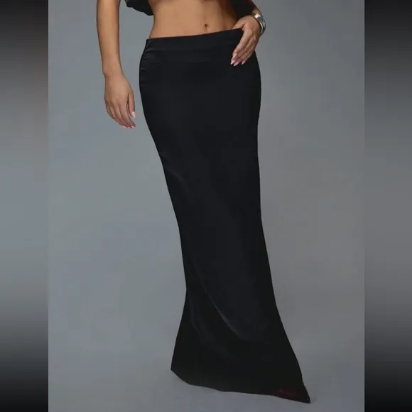 Satin maxi black fitted skirt