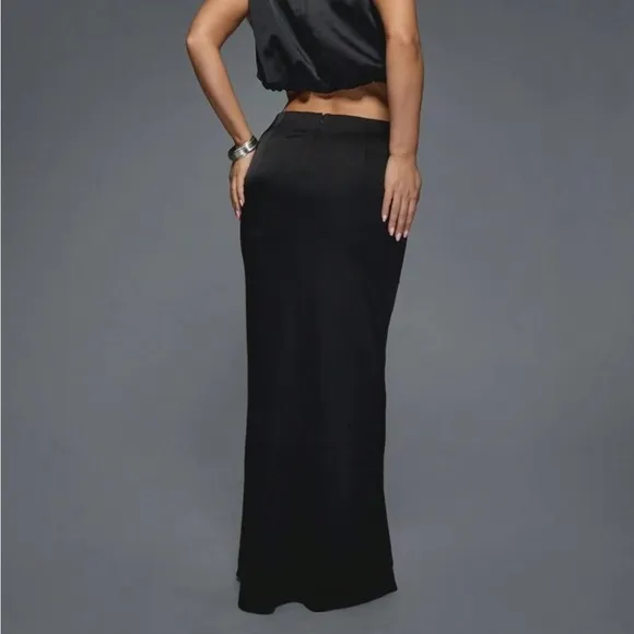 Satin maxi black fitted skirt