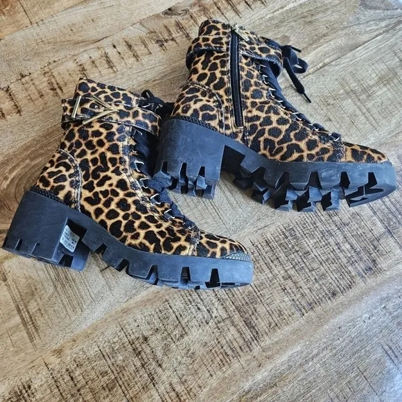 Schutz Calista Leopard Print Lace Up Platform Lug Sole Combat Boots 7.5