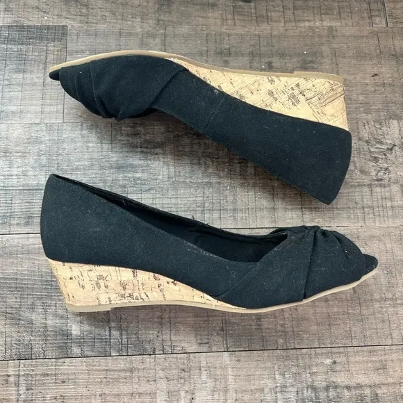 SEYCHELLES PEEP TOE BLACK CANVAS AND CORK WEDGES SIZE 8.5