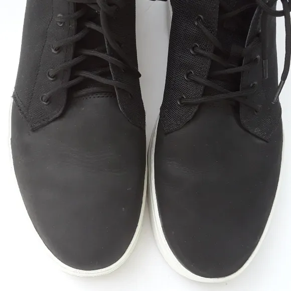 SIZE 11. TIMBERLAND Men's  leather/textiles shoes.