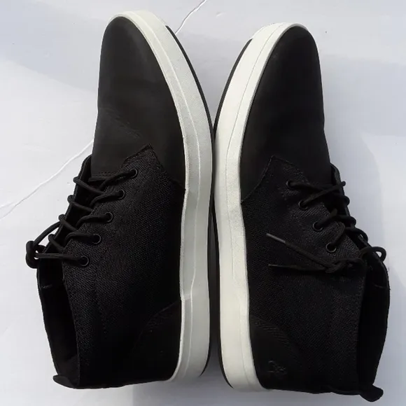 SIZE 11. TIMBERLAND Men's  leather/textiles shoes.