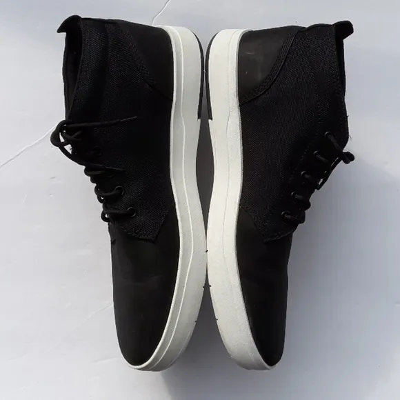 SIZE 11. TIMBERLAND Men's  leather/textiles shoes.