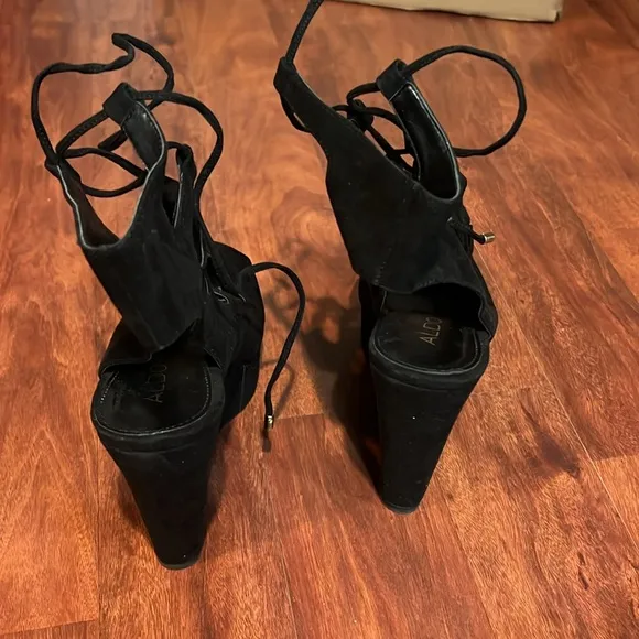 size 7.5 aldo black lace up jennelle wedges open toe 5”heels