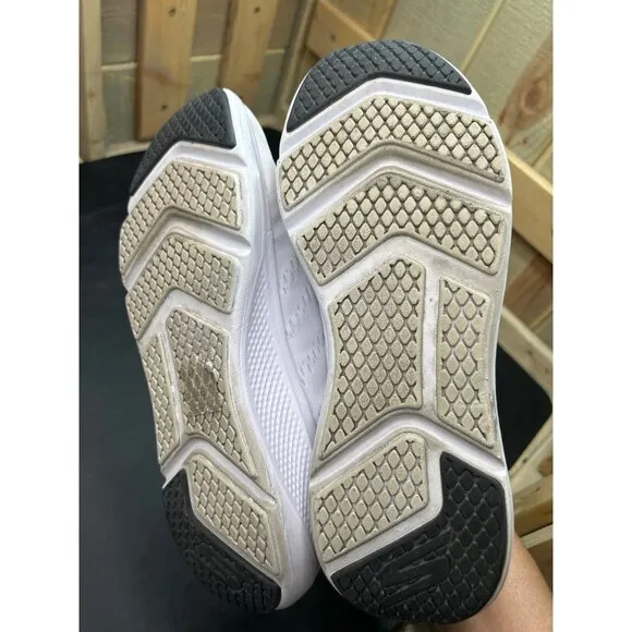 Skechers GOrun White Athletic Running Shoes Size 9.5 Lightweight Breathable Comf