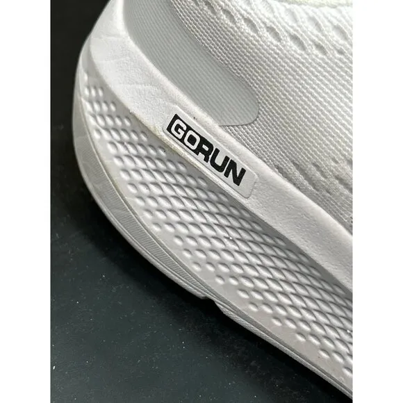 Skechers GOrun White Athletic Running Shoes Size 9.5 Lightweight Breathable Comf