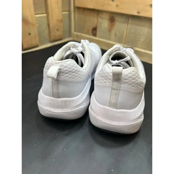 Skechers GOrun White Athletic Running Shoes Size 9.5 Lightweight Breathable Comf