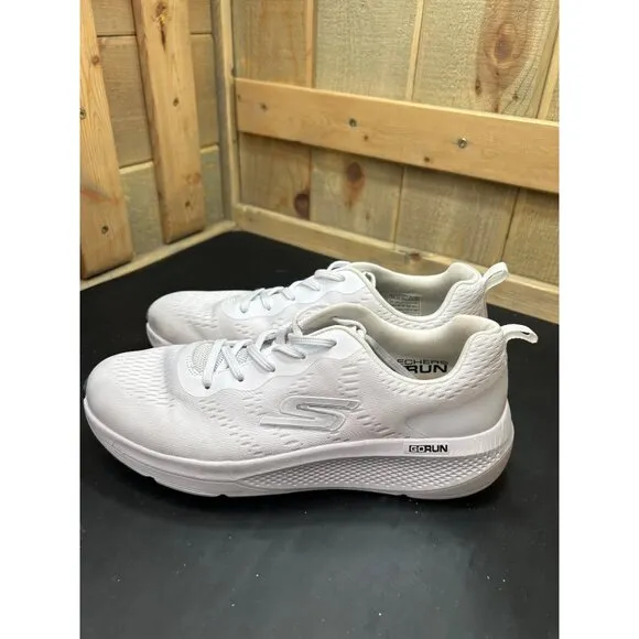 Skechers GOrun White Athletic Running Shoes Size 9.5 Lightweight Breathable Comf