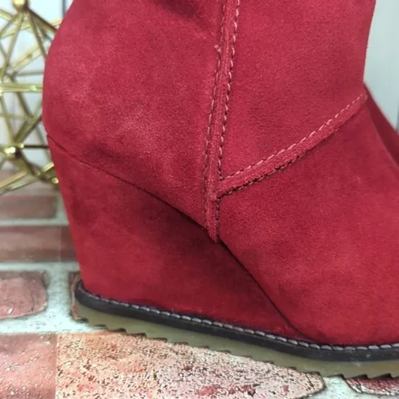 Sketchers SKCH   3 Short Red Suede Wedge Ankle Boot Booties Women's 5.5