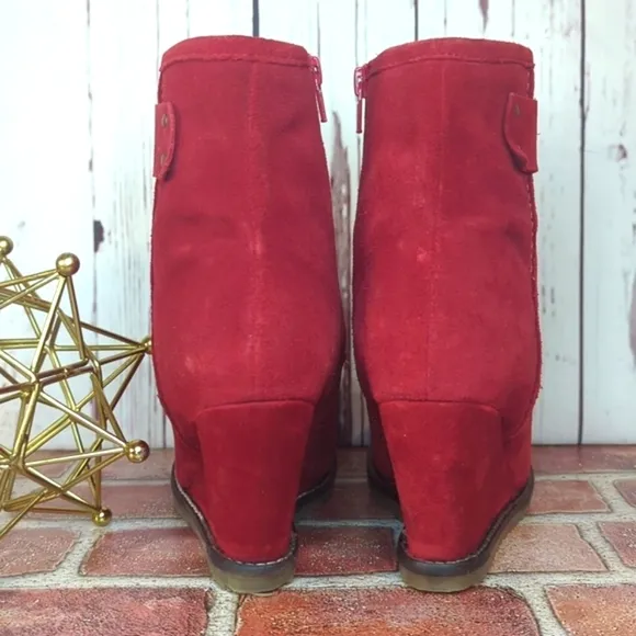 Sketchers SKCH   3 Short Red Suede Wedge Ankle Boot Booties Women's 5.5