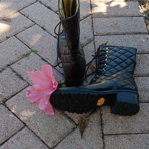 Sleek Black Combat Boots with Quilted Design and Sturdy Sole.EUC.Vintage