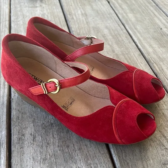 Softwaves Red Suede Mary Jane Wedges Vintage-Inspired Peep Toe Heels EU 39 (8.5)