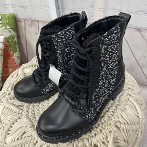 Sorel Black and White Lennox Lace Up Boots size 8.5 new