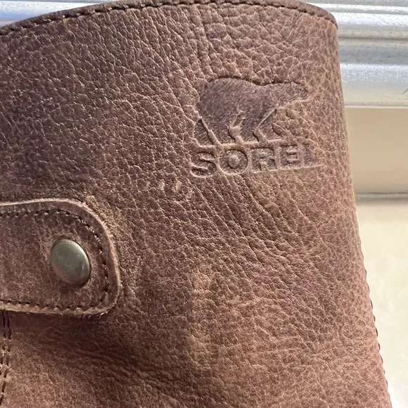 Sorel brown leather lace up wedge boots size 8.5