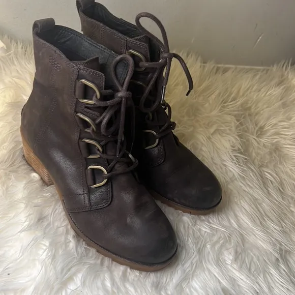 Sorel Cate wedge boots size 8
