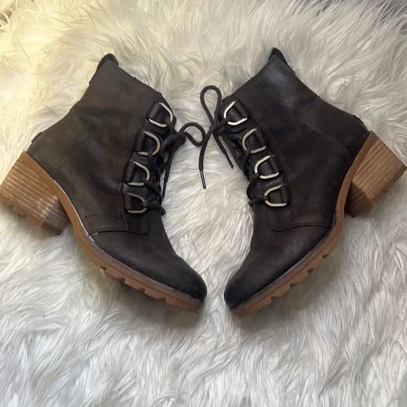 Sorel Cate wedge boots size 8
