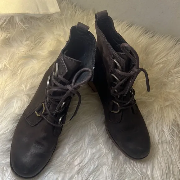 Sorel Cate wedge boots size 8