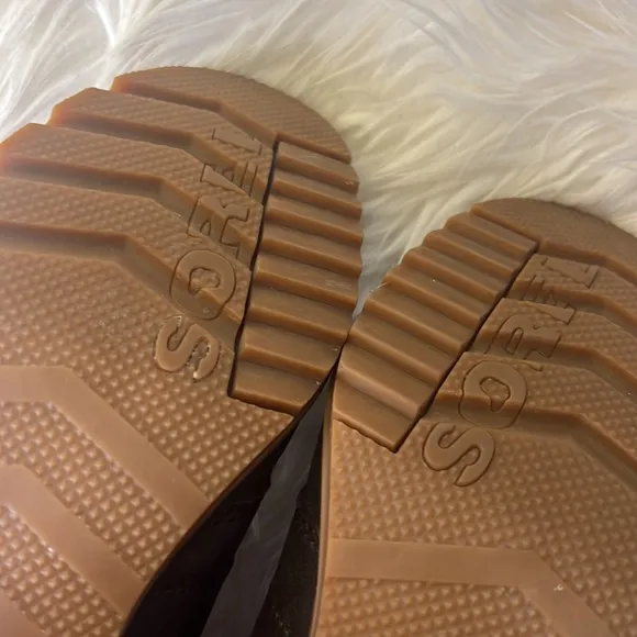 Sorel Cate wedge boots size 8