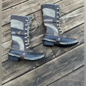 Sorel Conquest Carly Boots featured in The Hunter Games!  Forest Green Size 8