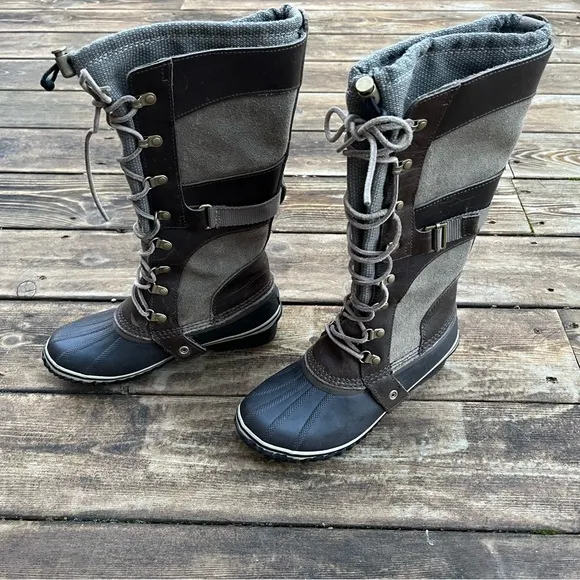 Sorel Conquest Carly Boots featured in The Hunter Games!  Forest Green Size 8