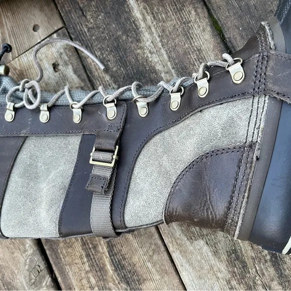 Sorel Conquest Carly Boots featured in The Hunter Games!  Forest Green Size 8