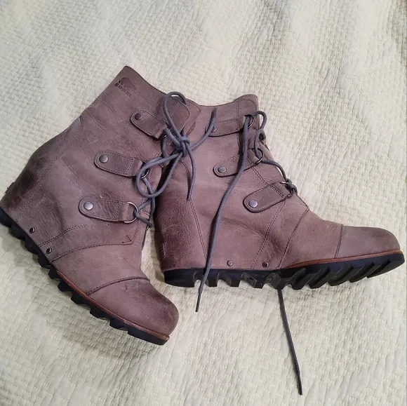 Sorel Joan of Arctic Wedge Ankle Boots Size 10
