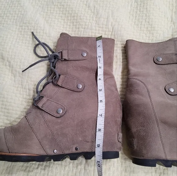 Sorel Joan of Arctic Wedge Ankle Boots Size 10