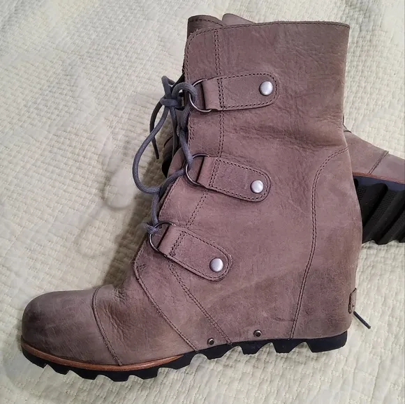 Sorel Joan of Arctic Wedge Ankle Boots Size 10