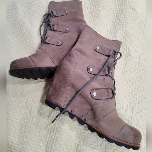 Sorel Joan of Arctic Wedge Ankle Boots Size 10