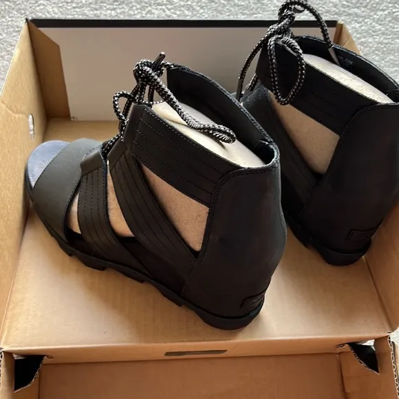 Sorel Joanie II Lace Black Leather Wedge Platform Sandals Size 10.5