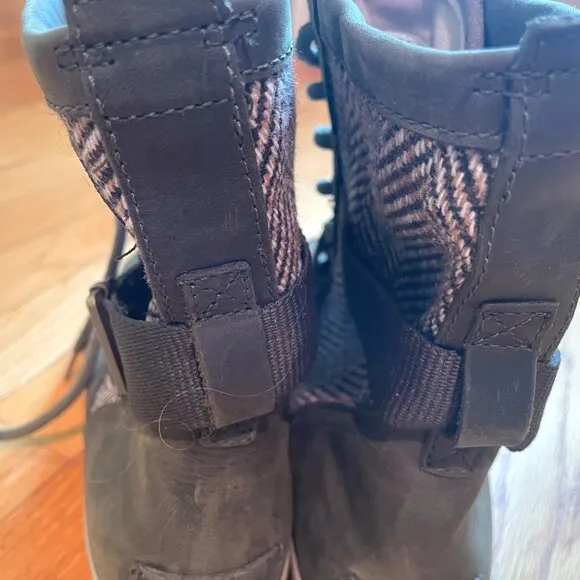 Sorel Lace Up Slim Combat Boots Olive Green Herringbone Size 8