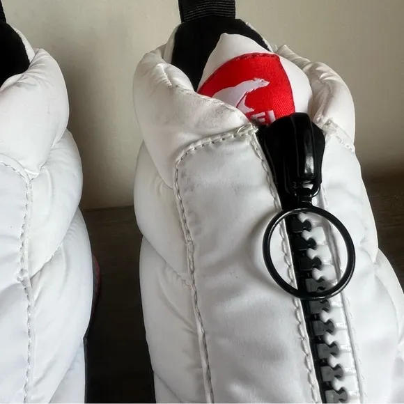 SOREL Out N About III Puffy Women's White Zip Boot Size 6  SKU#24195