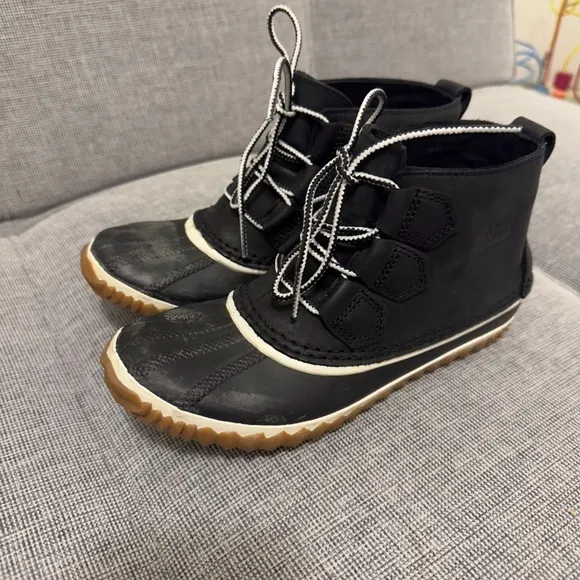 Sorel Out N About Leather Boots Lace Up Ankle Waterproof Black Size 6 US Women’s