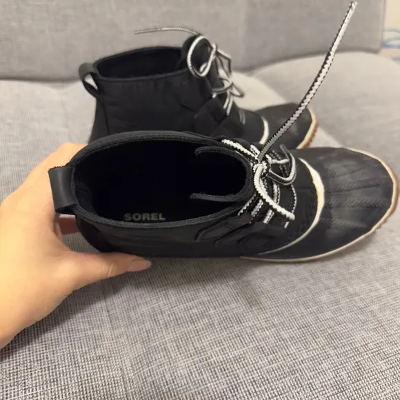 Sorel Out N About Leather Boots Lace Up Ankle Waterproof Black Size 6 US Women’s